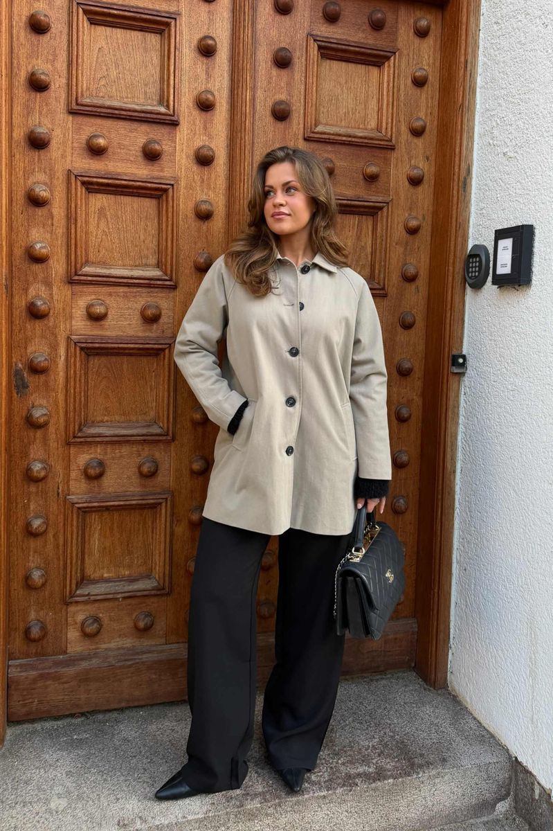 Karla Trenchcoat