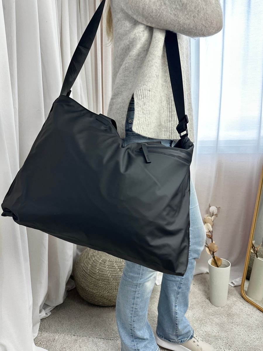 Dash Messenger Tote Bag